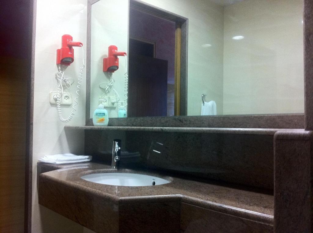 ساباذيل Hotel Ric الغرفة الصورة